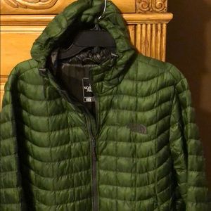 The North Face thermoball jacket. Men’s large